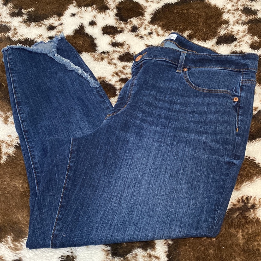 Loft Tulip Frayed Curvy Skinny Jeans size 18(34)